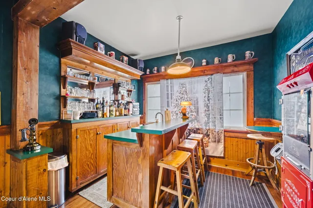 $1,500,000 | 114 North Coeur D'Alene Avenue, Harrison, ID 83833