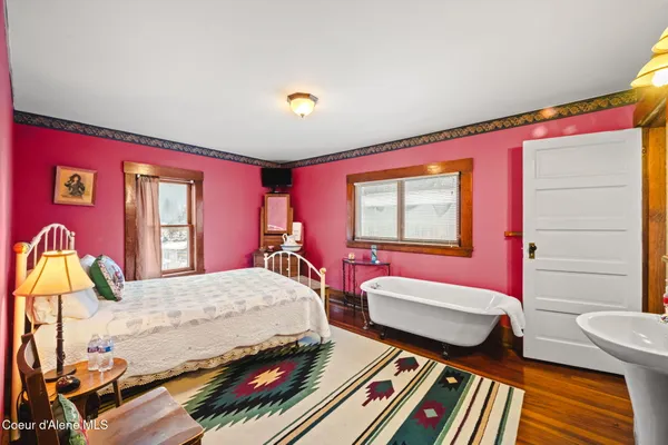 $1,500,000 | 114 North Coeur D'Alene Avenue, Harrison, ID 83833