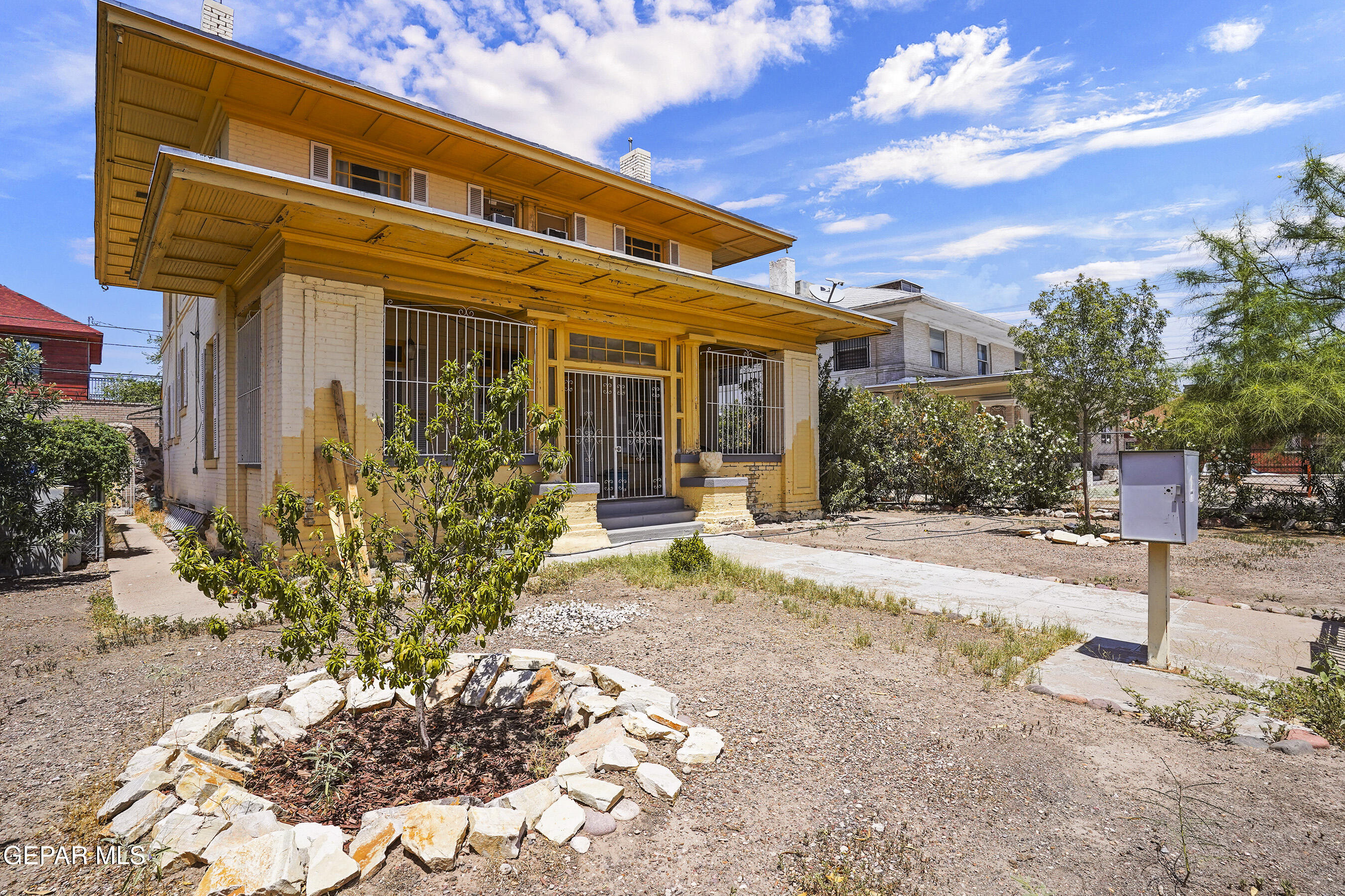 1207 East Rio Grande Avenue El Paso, TX 79902 - Photo 43 of 43 a view of a house with a patio
