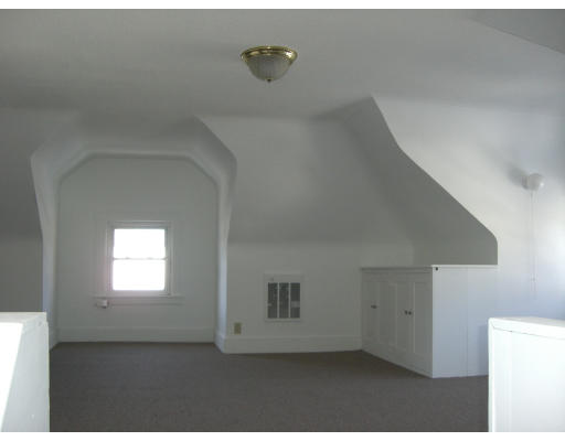 979 Sumner Avenue Springfield, MA 01118 - Photo 8 of 9 Gallery Image 8