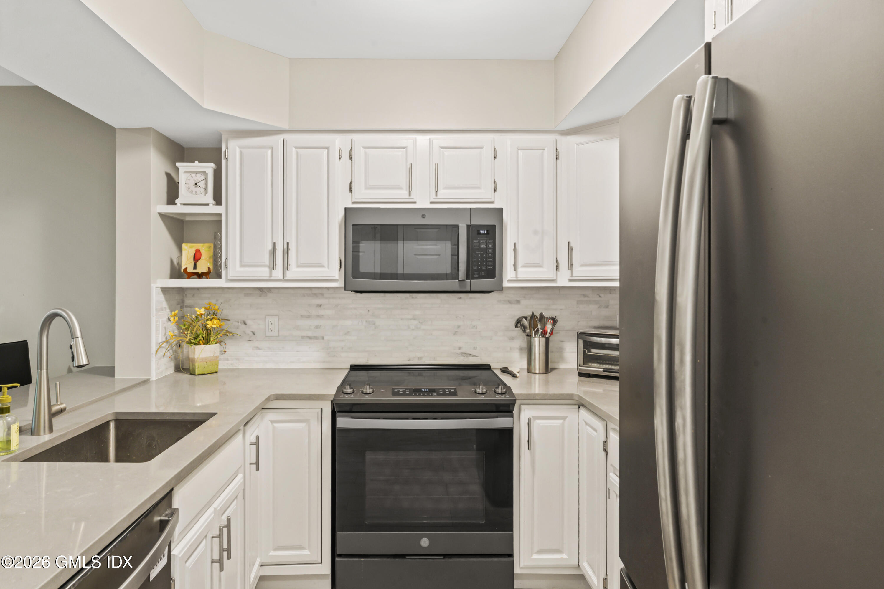 351 Pemberwick Road, Unit 818 Greenwich, CT 06831 - Photo 4 of 31 DSC03779