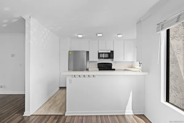 $3,200 | 3209 Midway Drive, Unit 203, San Diego, CA 92110