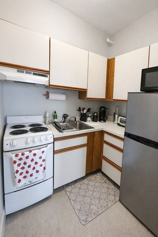 187 Bay State Road, Unit 5 Boston, MA 02215 - Photo 5 of 7