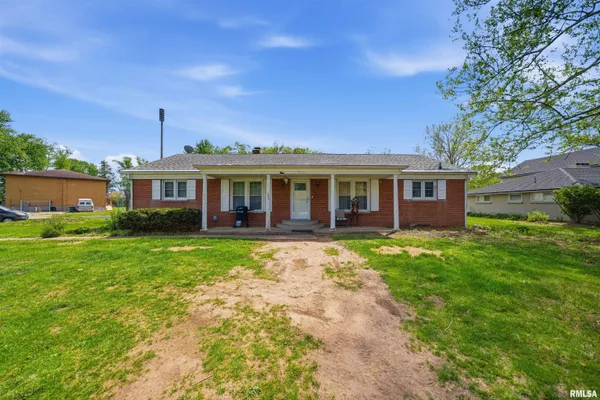 $199,900 | 3308 East Cedar Hills Drive, Chillicothe, IL 61523