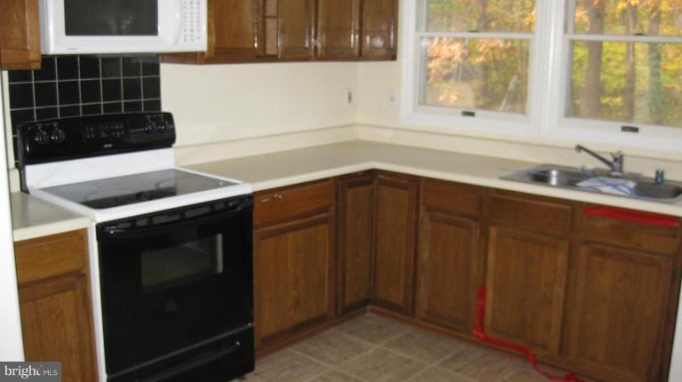 9380 Spring Water Path Jessup, MD 20794 - Photo 4 of 10 Kitchen