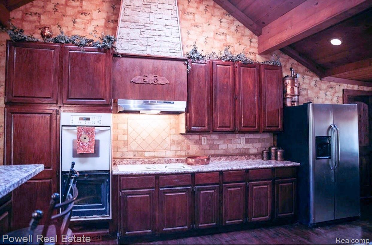 7419 South Vassar Road Vassar, MI 48768 - Photo 10 of 54 vassar kitchen 4.JPG