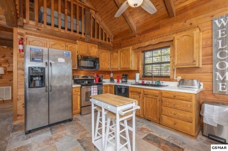 643 Cedar Road Pigeon Forge, TN 37863 - Photo 11 of 36
