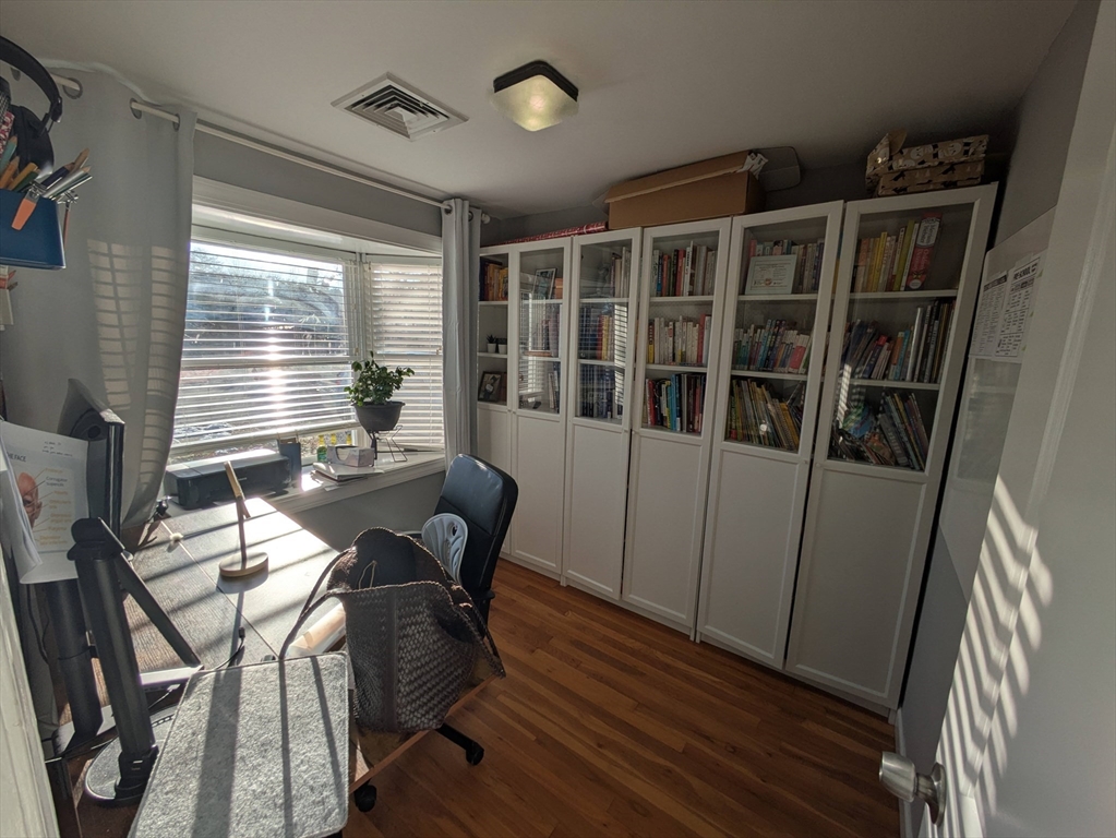 18 Nickerson Road Bedford, MA 01730 - Photo 7 of 16