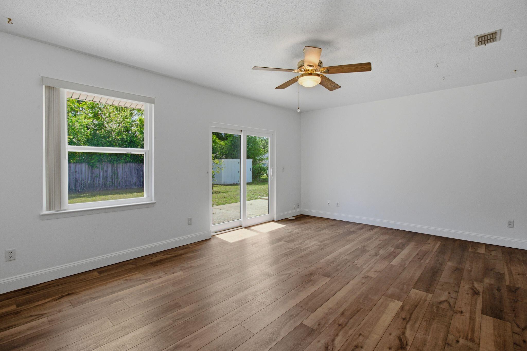 74 8th Street Shalimar, FL 32579 - Photo 8 of 28 LIVING ROOM 1