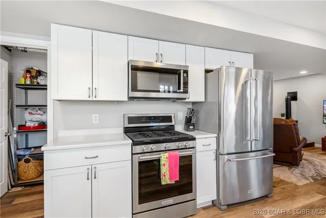 $574,900 | 142 Elm Lane, Sunrise Beach, MO 65079