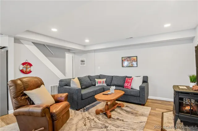 $574,900 | 142 Elm Lane, Sunrise Beach, MO 65079