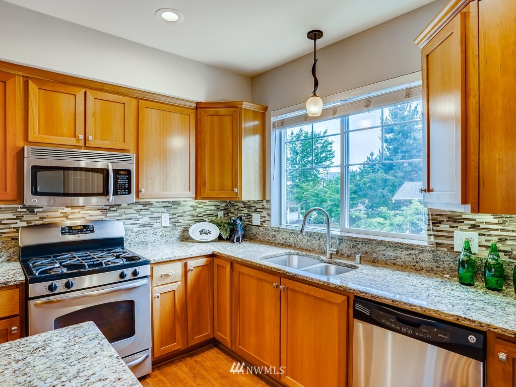 4660 Northeast 3rd Court, Unit J3 Renton, WA 98059 - Photo 9 of 30 Gallery Image 9