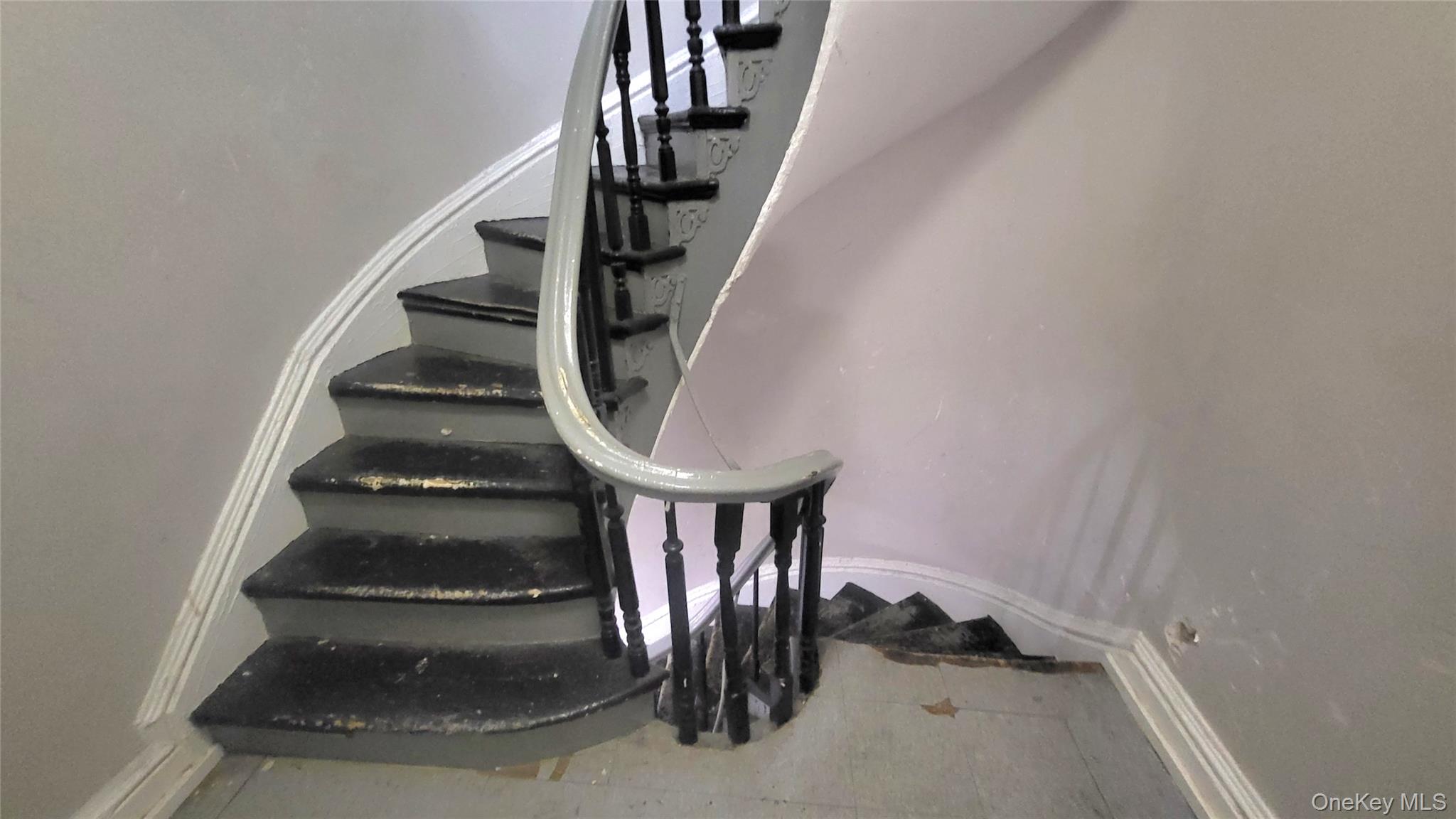 65 South Hamilton Street, Unit 9 Poughkeepsie, NY 12601 - Photo 3 of 20 a view of entryway and hall