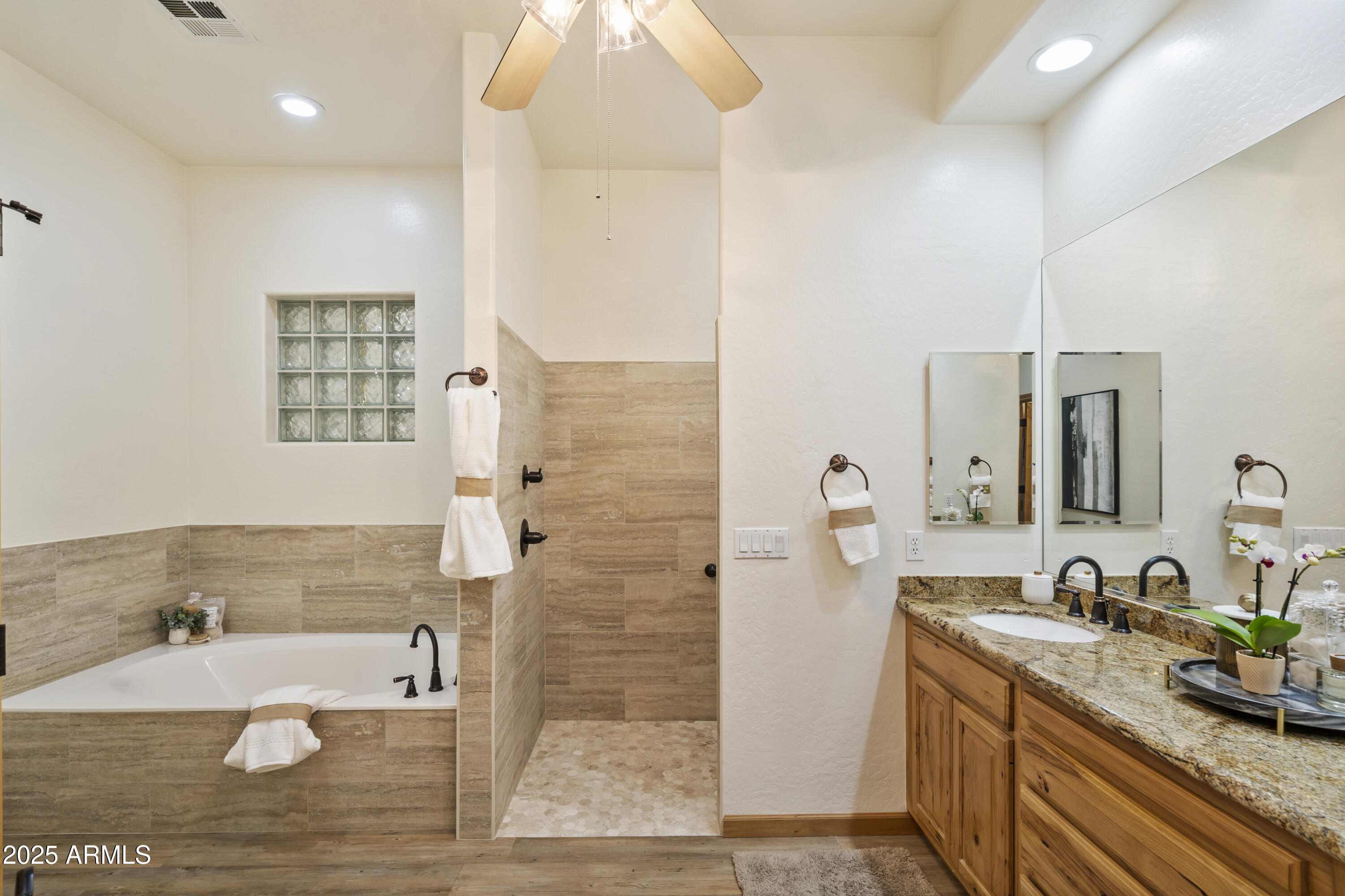 2667 East Melrose Street Gilbert, AZ 85297 - Photo 15 of 32 a bathroom with a tub sink and mirror