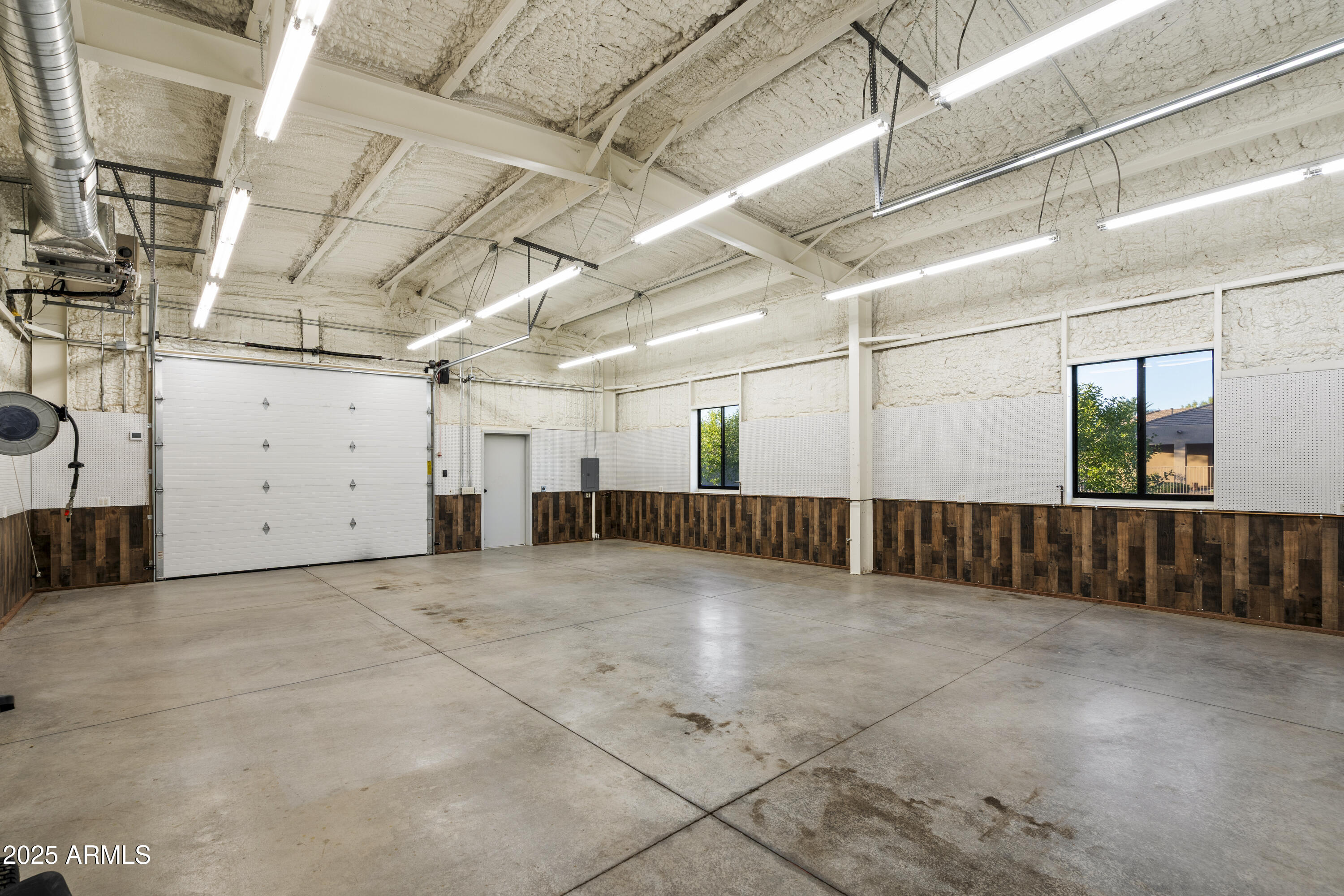 2667 East Melrose Street Gilbert, AZ 85297 - Photo 26 of 32 a view of a garage