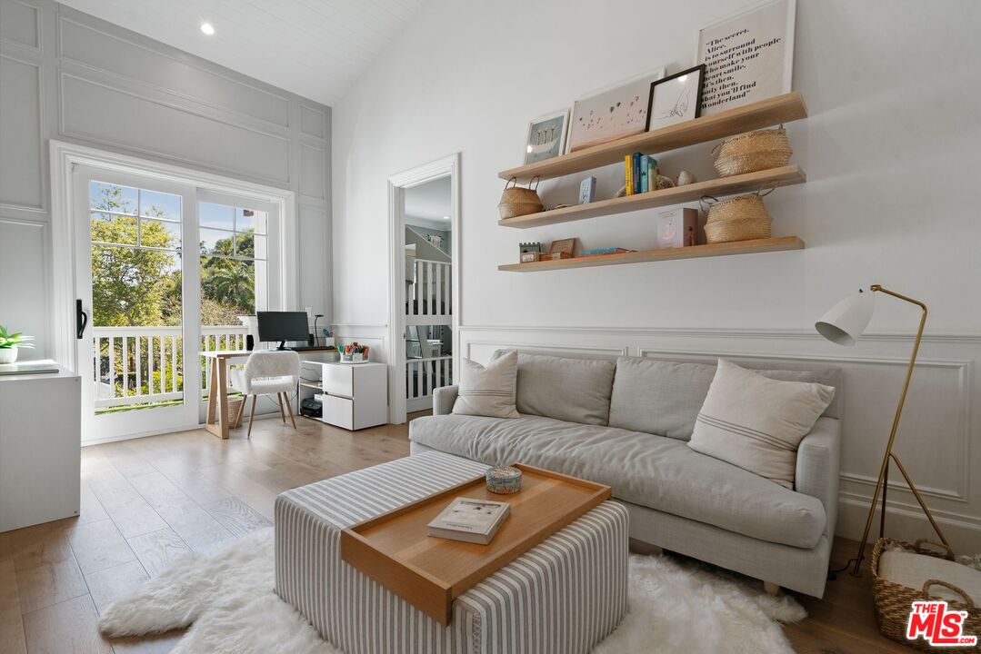 12090 Chalon Road Los Angeles, CA 90049 - Photo 16 of 39