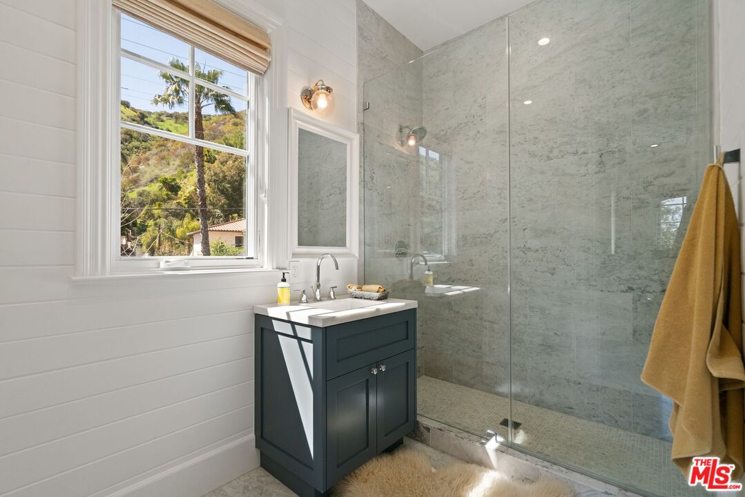 12090 Chalon Road Los Angeles, CA 90049 - Photo 28 of 39