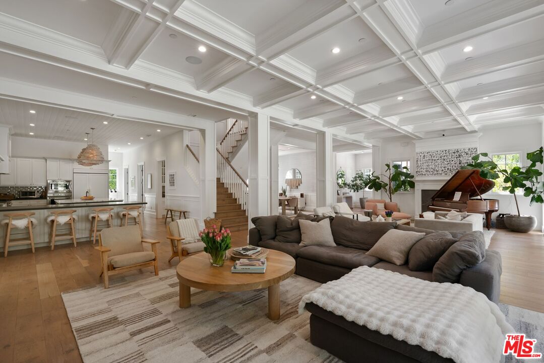 12090 Chalon Road Los Angeles, CA 90049 - Photo 3 of 39