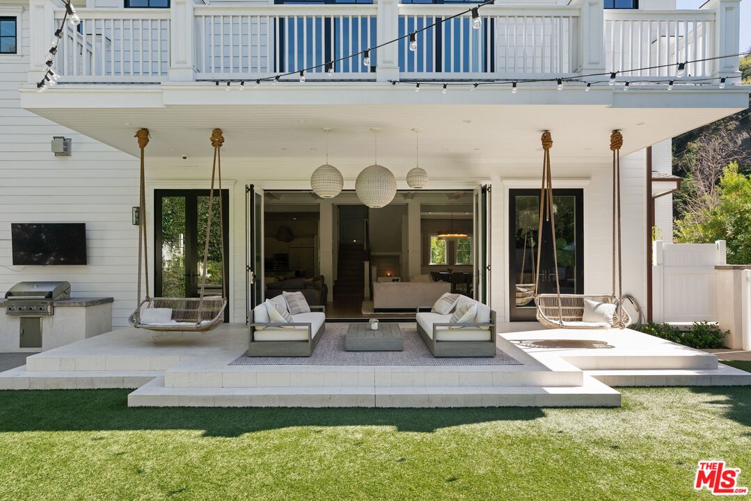 12090 Chalon Road Los Angeles, CA 90049 - Photo 35 of 39