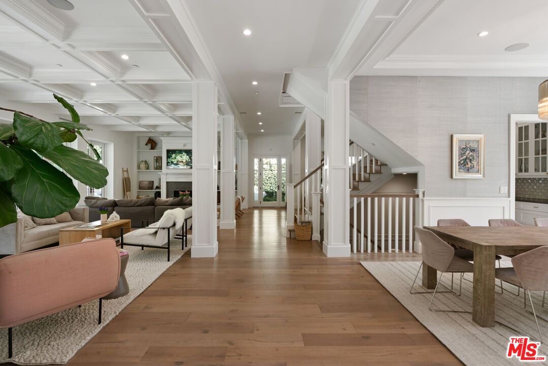 12090 Chalon Road Los Angeles, CA 90049 - Photo 5 of 39