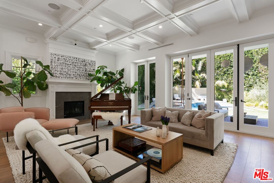 12090 Chalon Road Los Angeles, CA 90049 - Photo 7 of 39