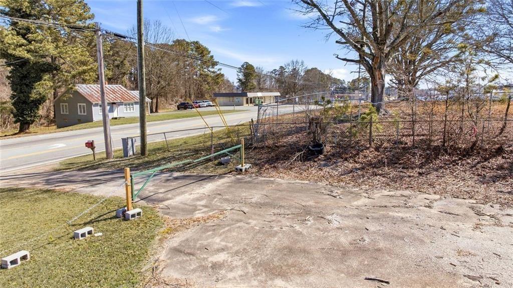 5323 Thompson Bridge Road Murrayville, GA 30564 - Photo 7 of 33 a view of a yard