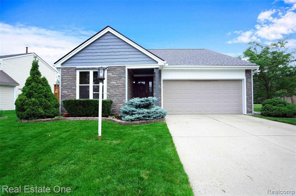 1645 Fielding Drive Rochester Hills, MI 48307 - Photo 1 of 32