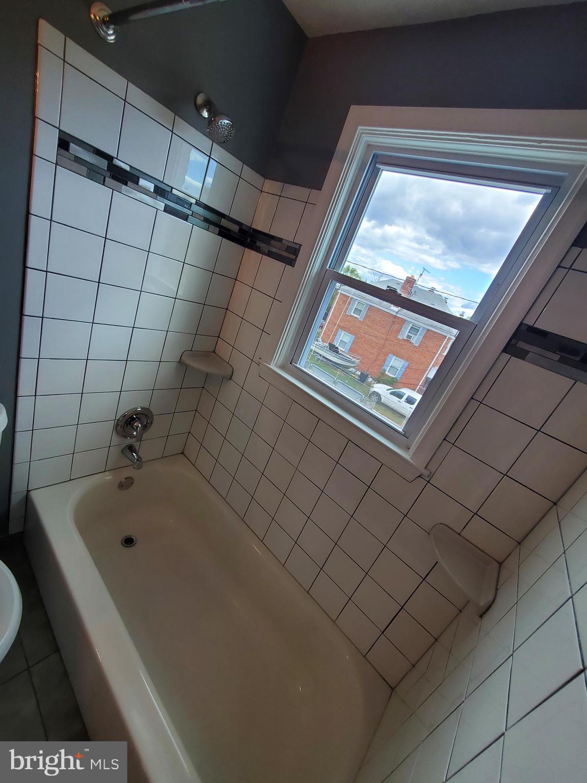 105 Kingston Road Baltimore, MD 21220 - Photo 19 of 37 Tub View B