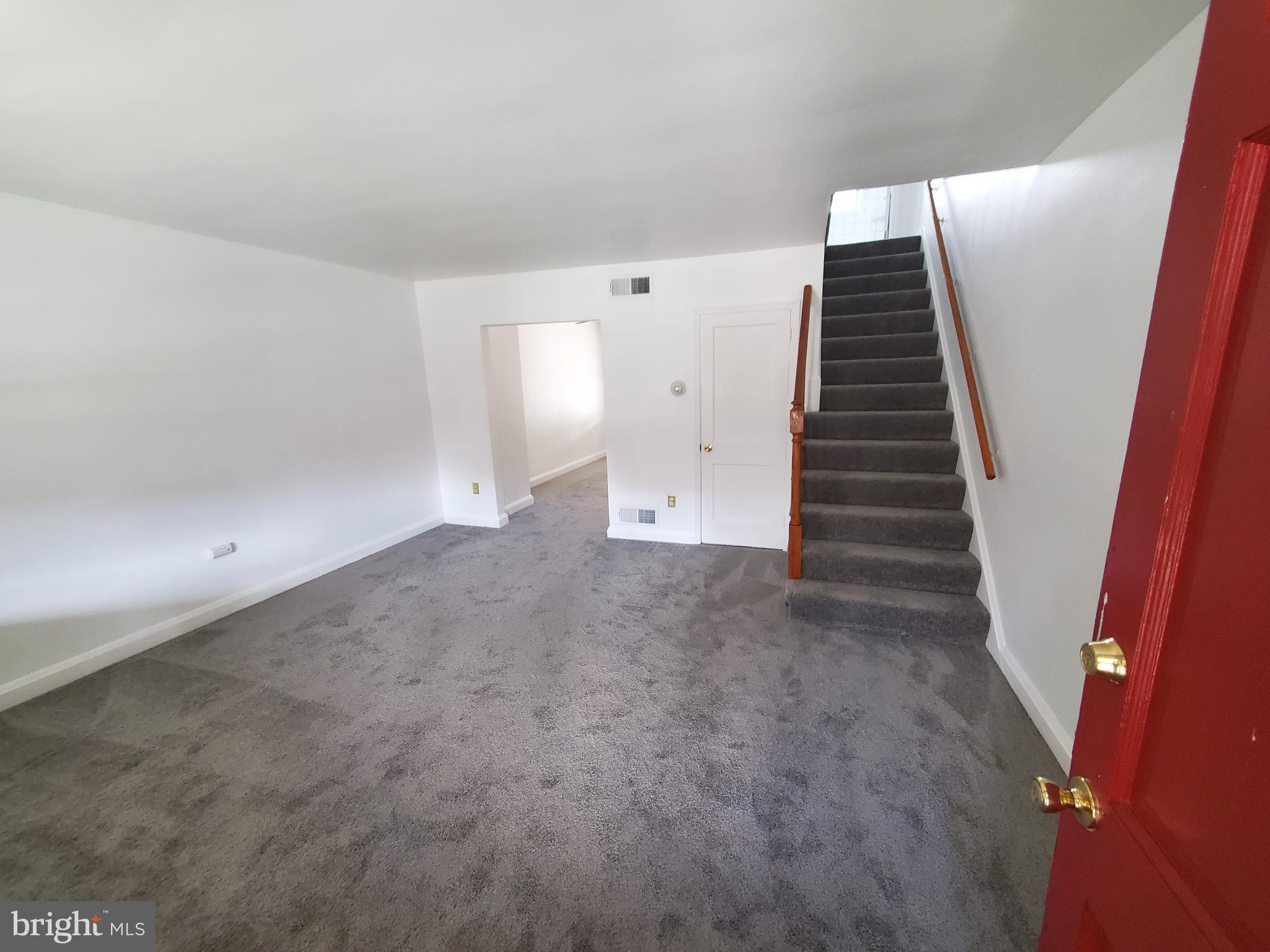 105 Kingston Road Baltimore, MD 21220 - Photo 3 of 37 Livingroom Entry
