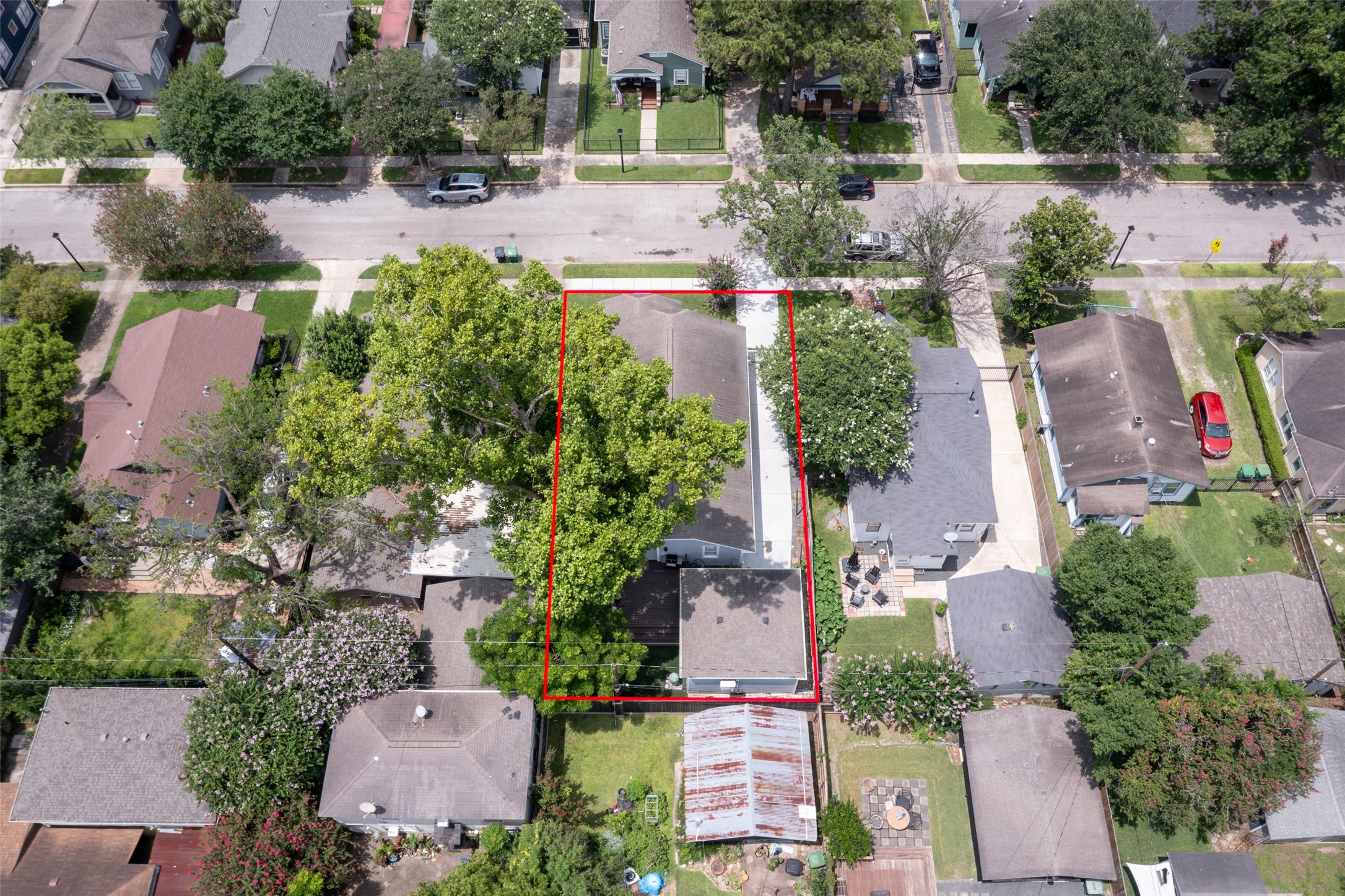 1120 Winston Street Houston, TX 77009 - Photo 30 of 32 Situated on a 5,000-square-foot lot on a quiet curved street.