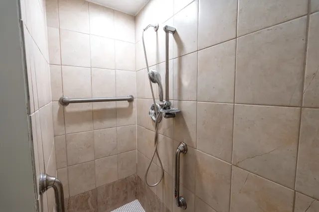 $1,995 | 4617 Grove Avenue, Unit 1N, Brookfield, IL 60513