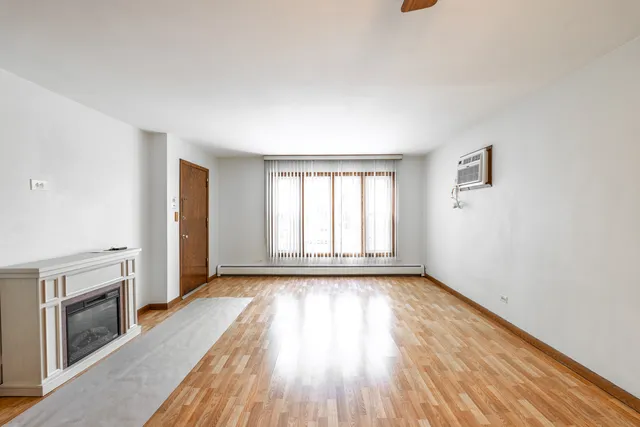 $1,995 | 4617 Grove Avenue, Unit 1N, Brookfield, IL 60513