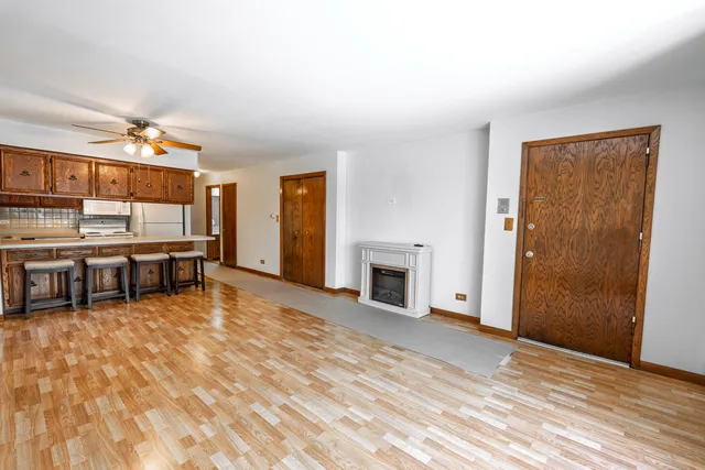 $1,995 | 4617 Grove Avenue, Unit 1N, Brookfield, IL 60513