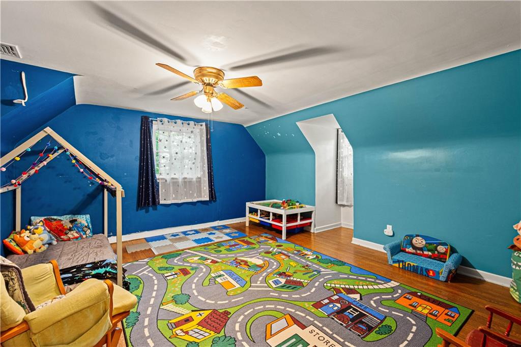 150 Elm Road Pittsburgh, PA 15237 - Photo 23 of 38 Primary Bedroom (currently used as kids room)