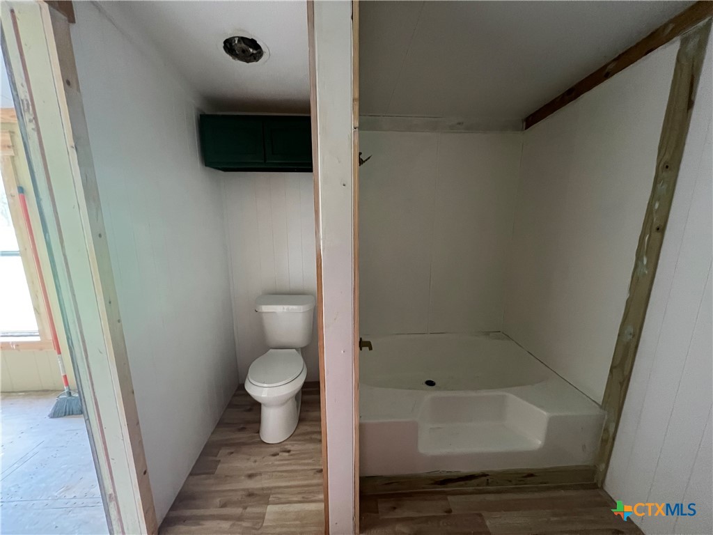 408 Debbie Street Victoria, TX 77905 - Photo 15 of 15 primary bathroom