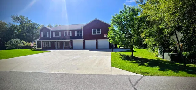 $698,800 | 200 Oak Road, Warroad, MN 56763