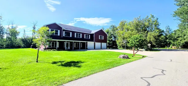 $698,800 | 200 Oak Road, Warroad, MN 56763