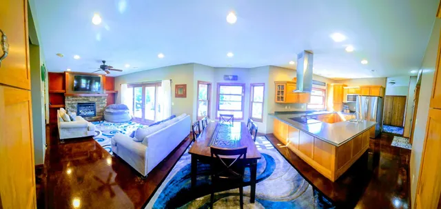 $698,800 | 200 Oak Road, Warroad, MN 56763