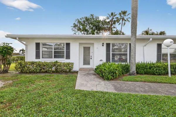 $2,295 | 5093 Privet Place, Unit A, Delray Beach, FL 33484