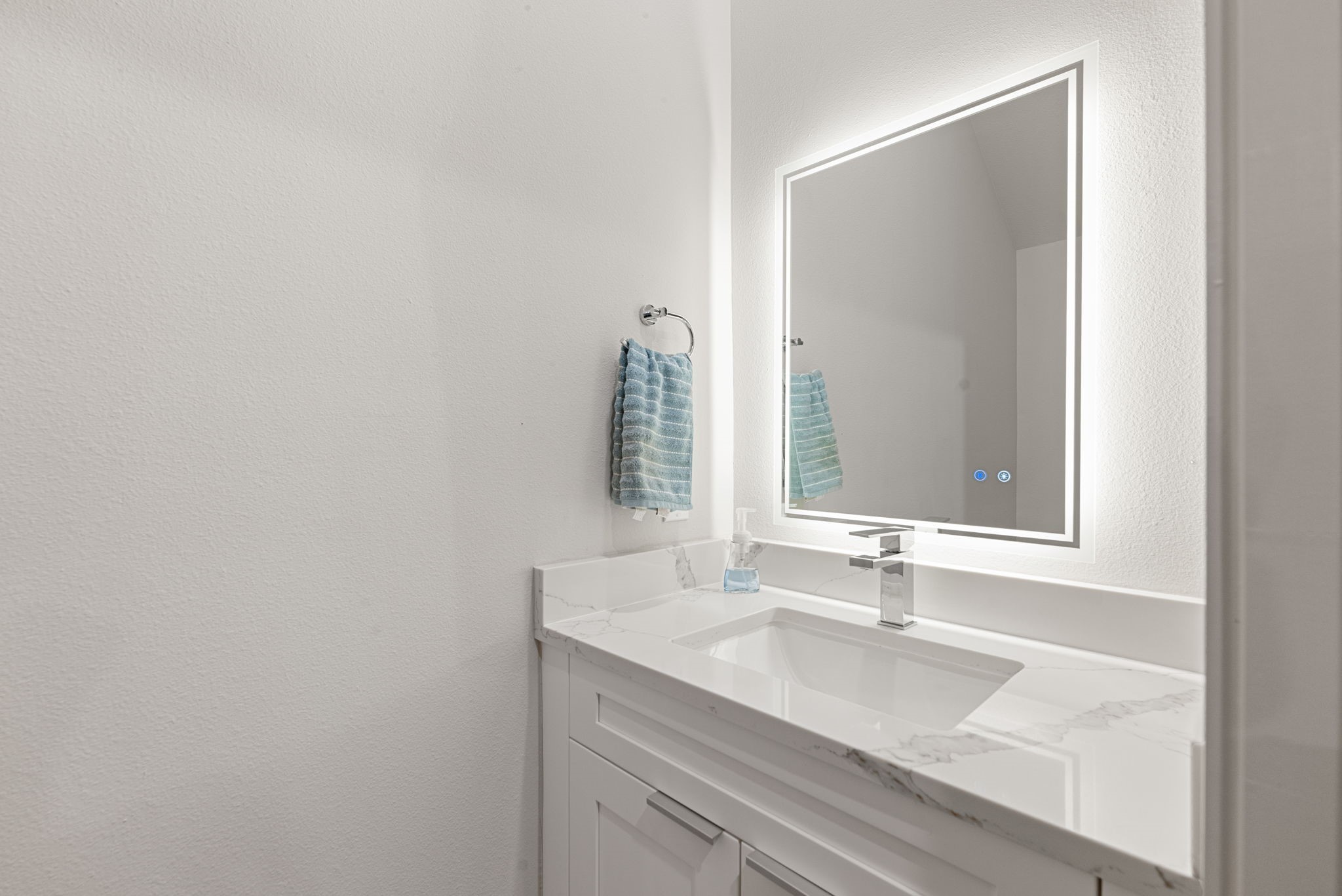 5722 Rucio Lane, Unit A Houston, TX 77092 - Photo 12 of 29 Half bath located on first floor right across from living space.