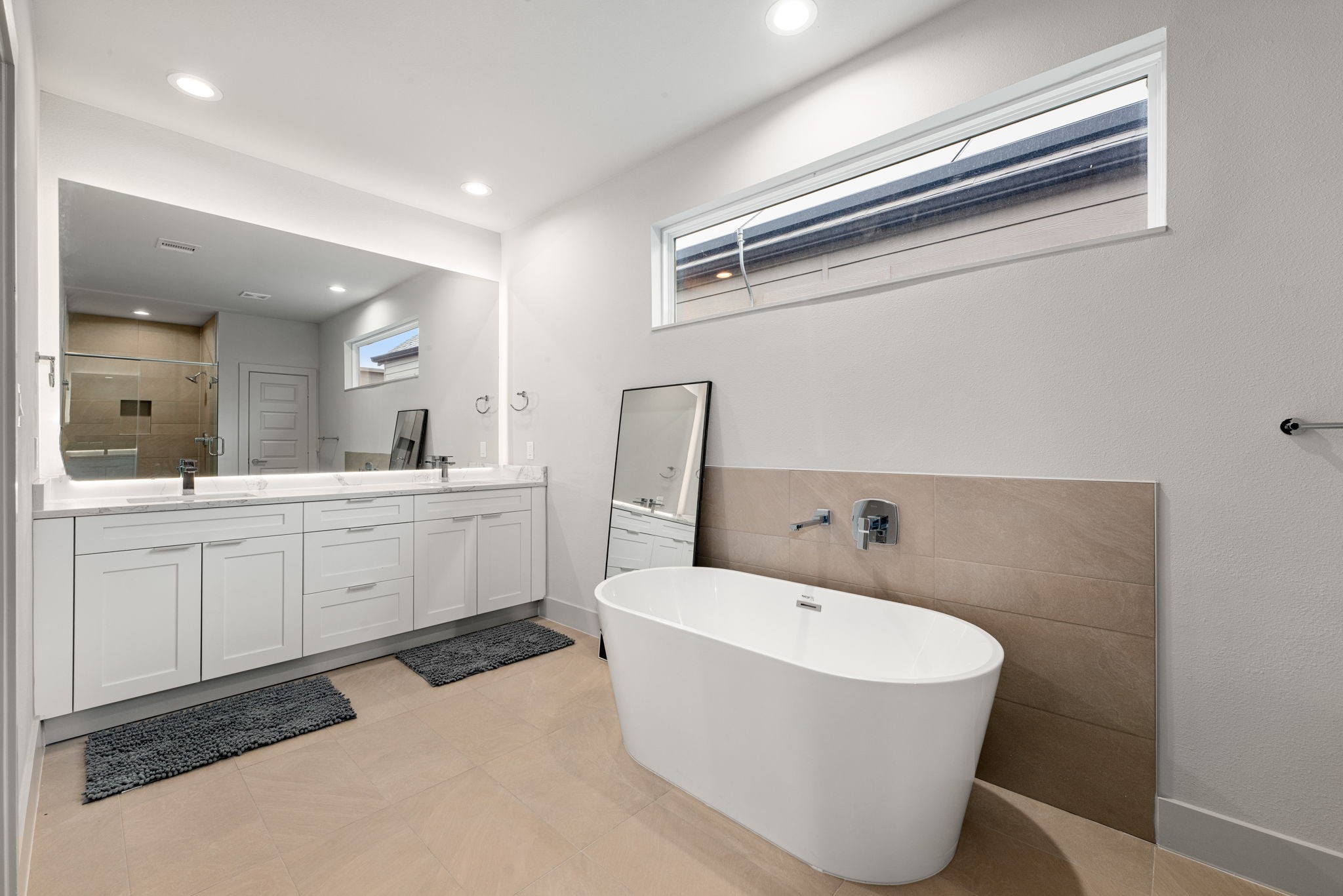 5722 Rucio Lane, Unit A Houston, TX 77092 - Photo 15 of 29 Primary bathroom with dual vanities and soaking tub.