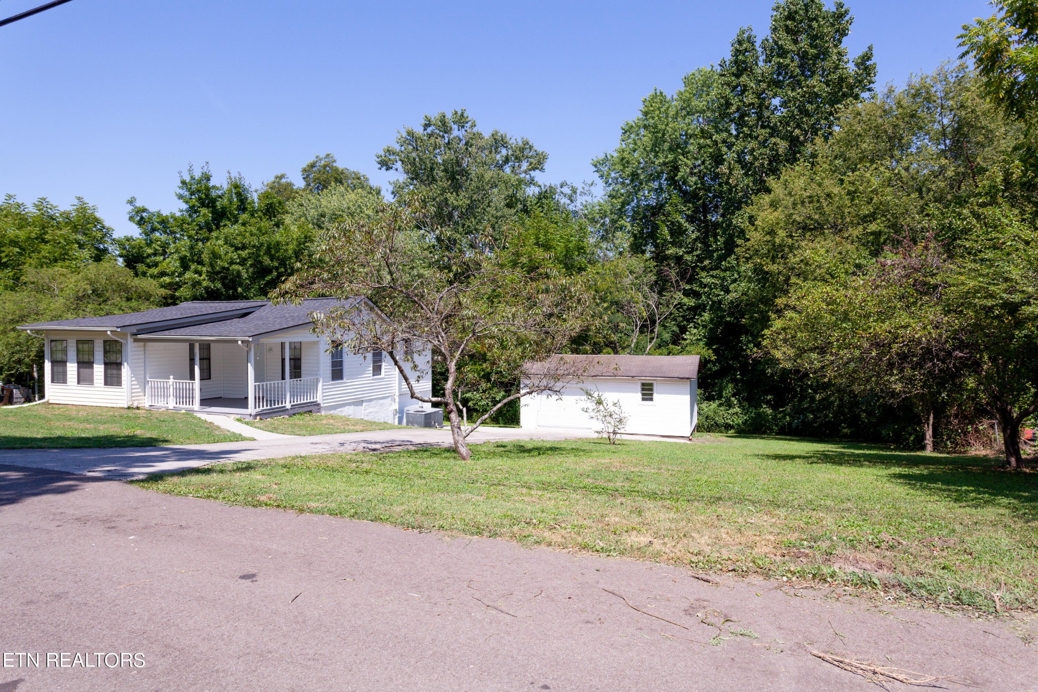 2115 Aster Road Knoxville, TN 37918 - Photo 2 of 39