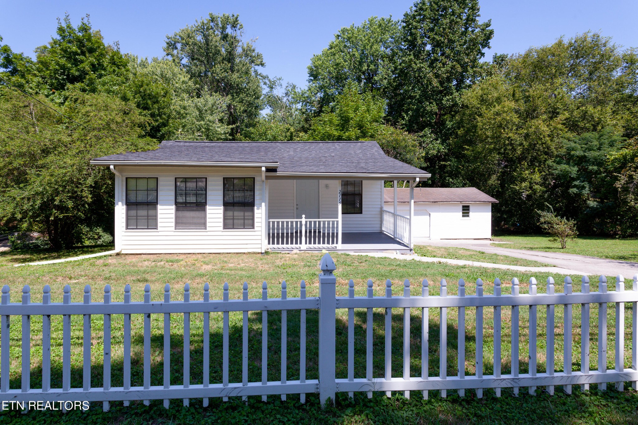 2115 Aster Road Knoxville, TN 37918 - Photo 4 of 39