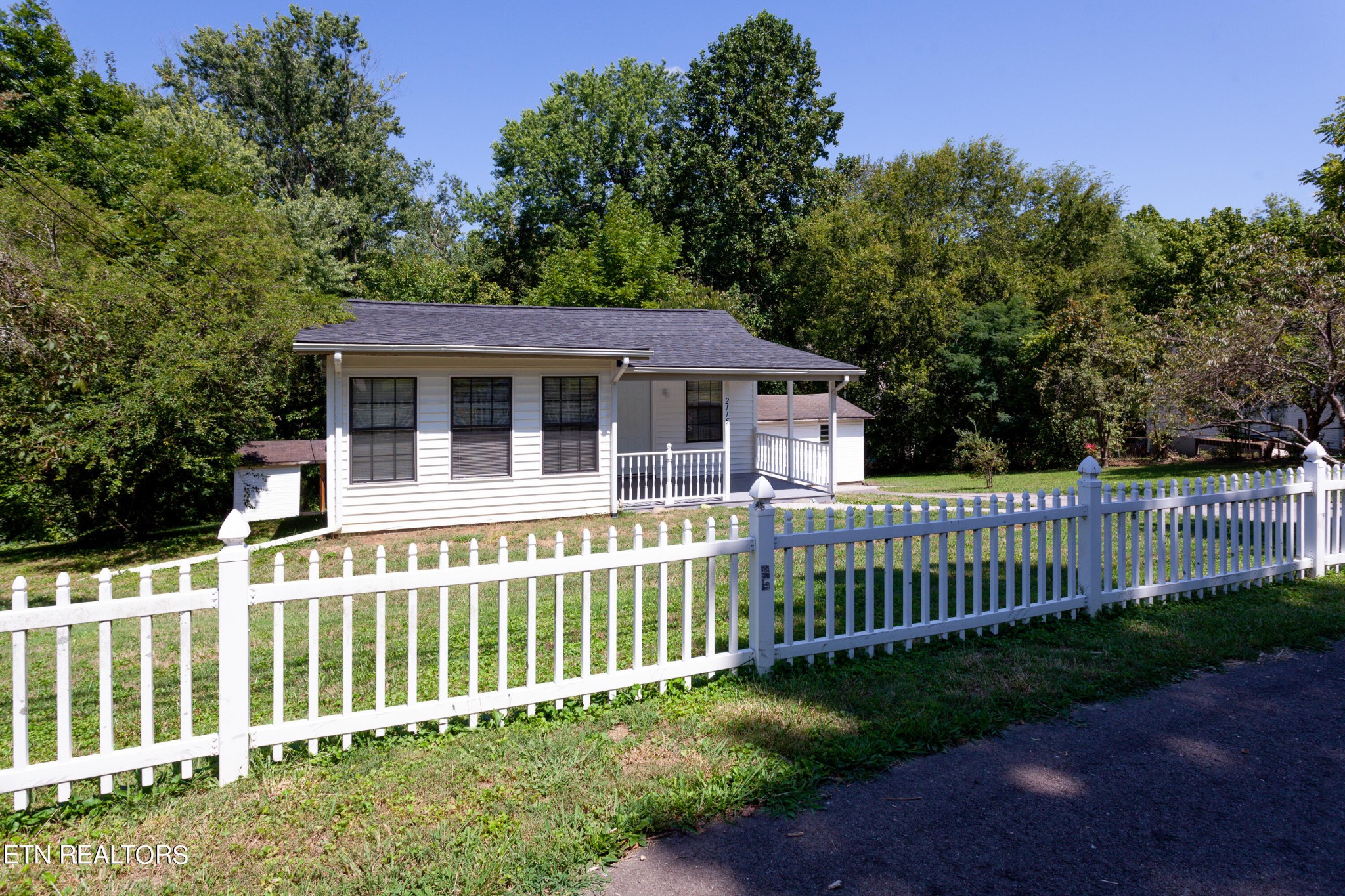 2115 Aster Road Knoxville, TN 37918 - Photo 5 of 39