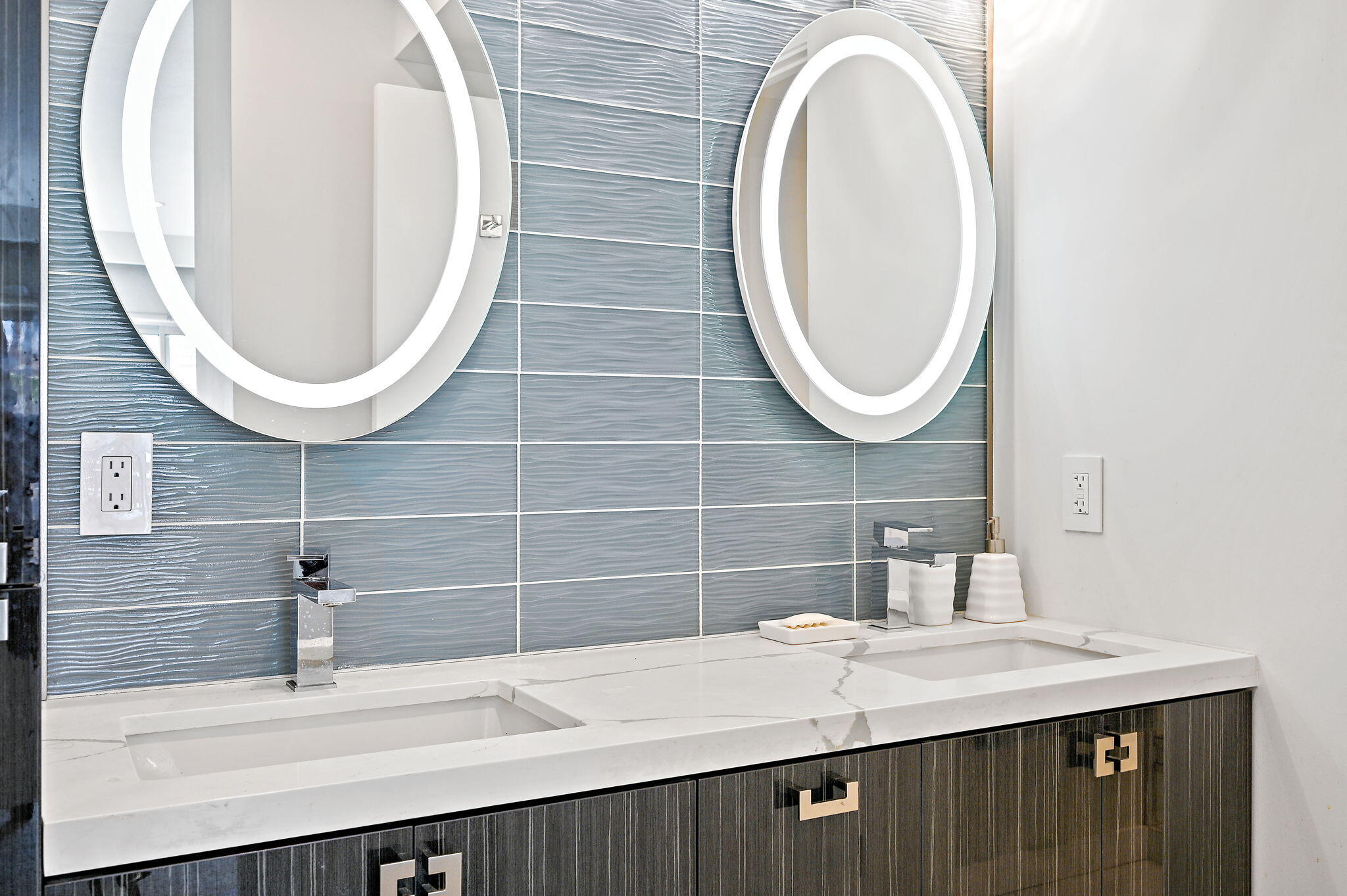 277 East Alejo Road, Unit 215 Palm Springs, CA 92262 - Photo 37 of 52 a bathroom with a sink mirror and vanity