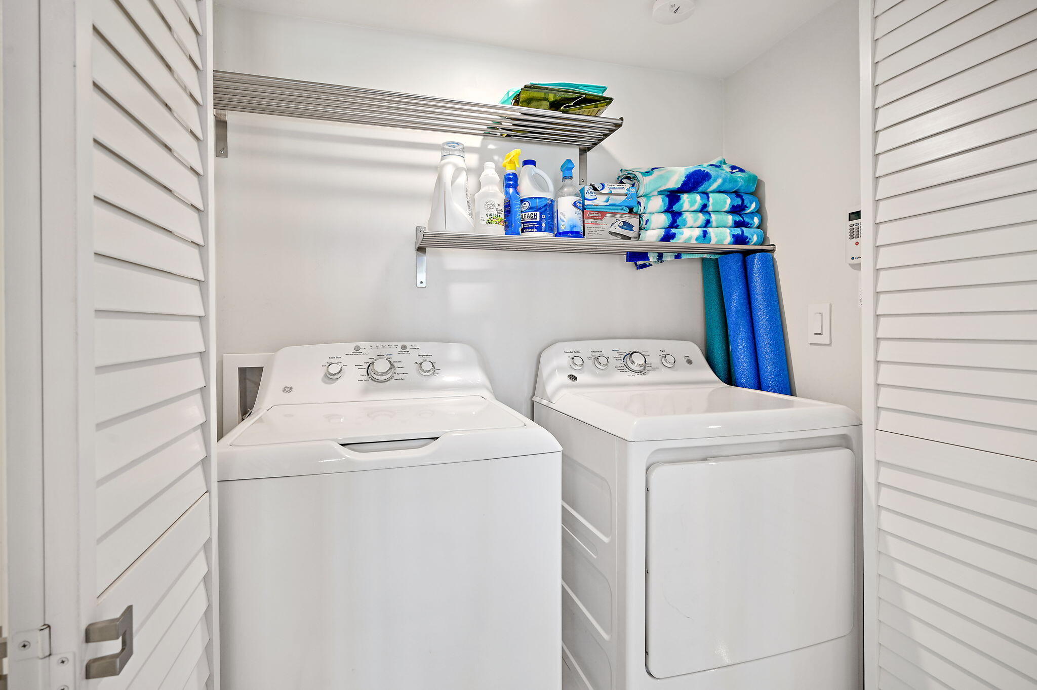 277 East Alejo Road, Unit 215 Palm Springs, CA 92262 - Photo 42 of 52 a utility room with dryer and washer