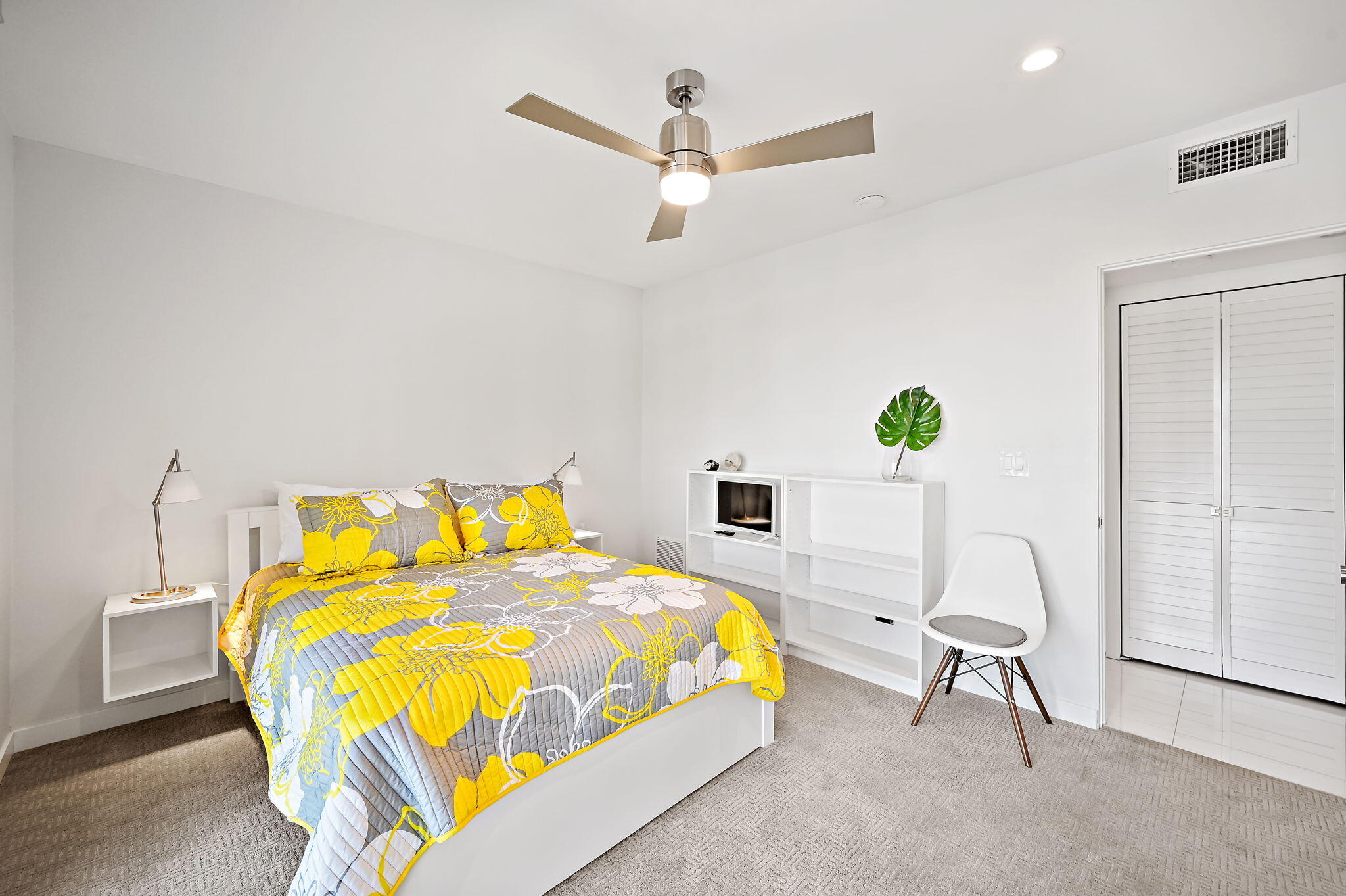 277 East Alejo Road, Unit 215 Palm Springs, CA 92262 - Photo 44 of 52 a bedroom with a bed a table and chair