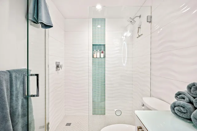 a view of a backyard with palm trees