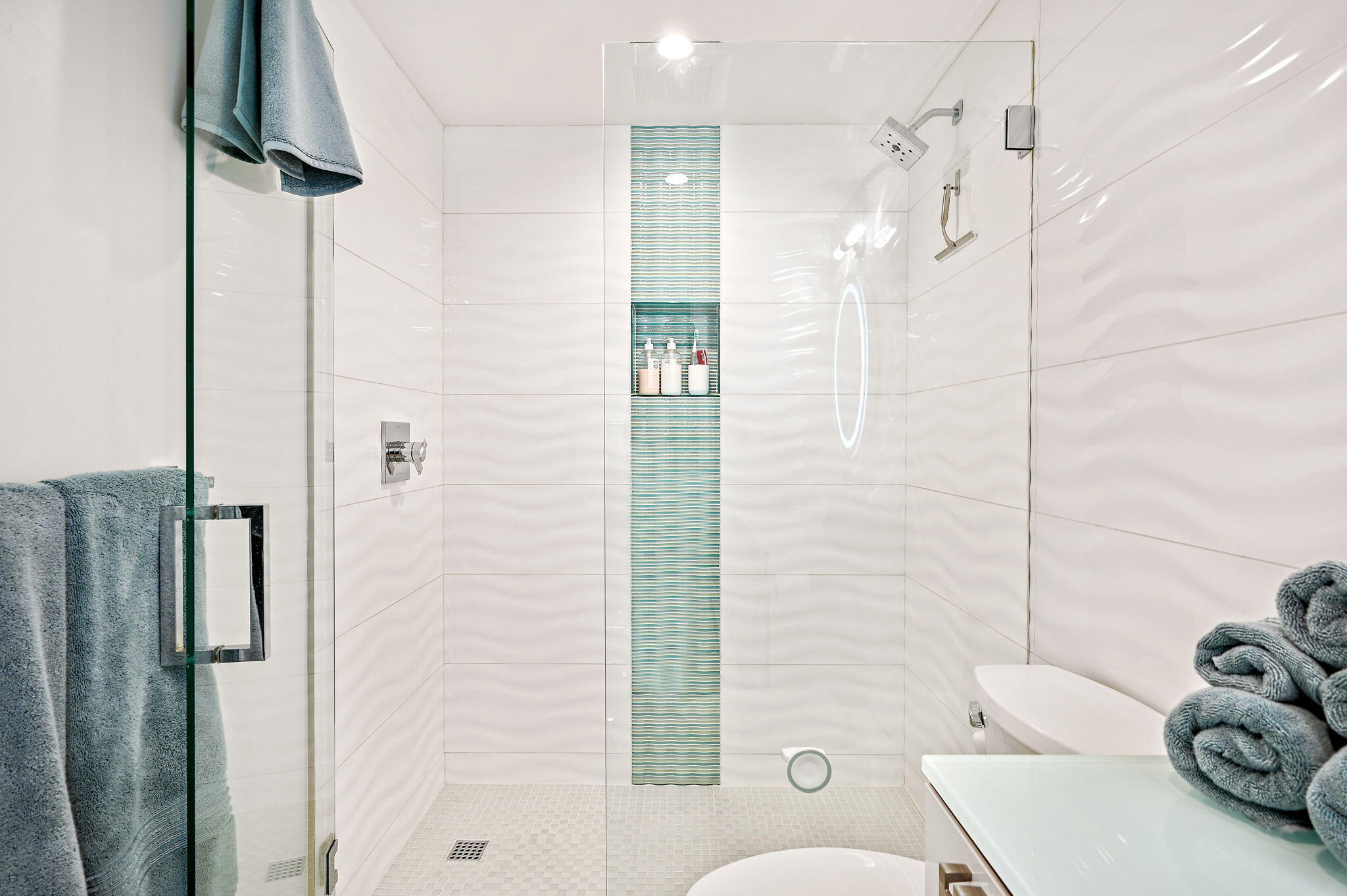 277 East Alejo Road, Unit 215 Palm Springs, CA 92262 - Photo 48 of 52 a bathroom with a sink toilet and shower