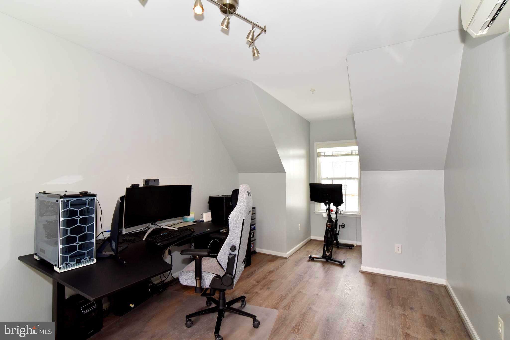 42594 Sunset Ridge Square, Unit 42594 Ashburn, VA 20148 - Photo 15 of 41 Large & private, work will be a joy in this space